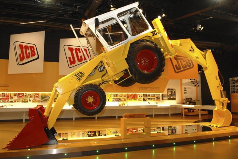 Компания JCB выпустила 750 000 экскаваторов погрузчиков